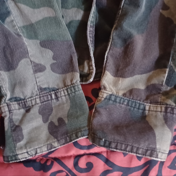 Gently used Da Nang corduroy camo jacket size small - Picture 4 of 7